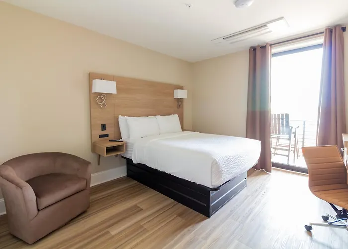 Bask Hotel At Big Rock Landing