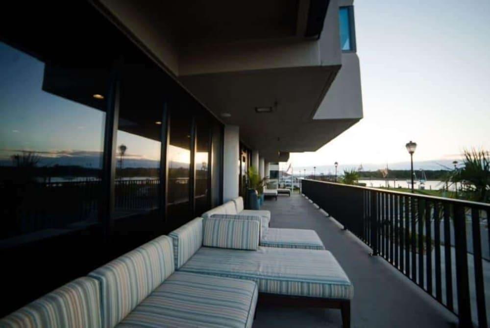 Hotel Bask At Big Rock Landing Morehead City