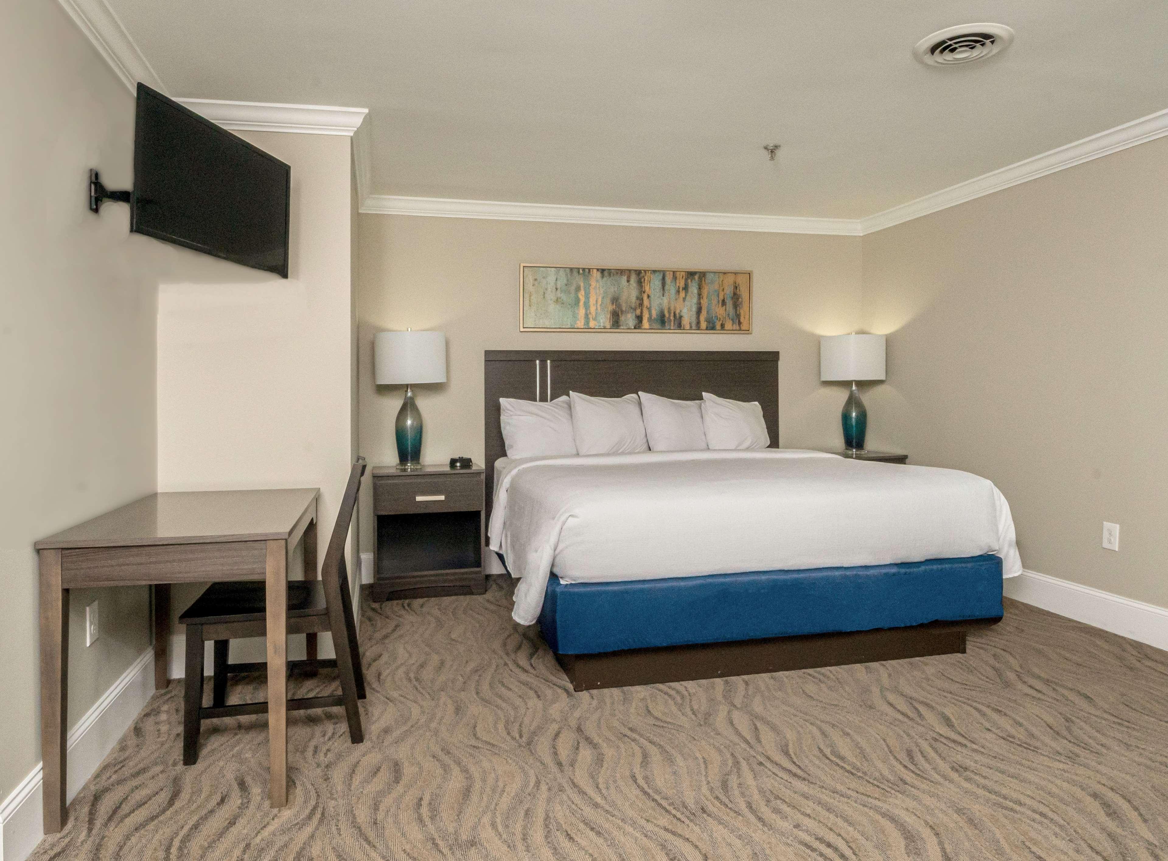 Hotel Bask At Big Rock Landing