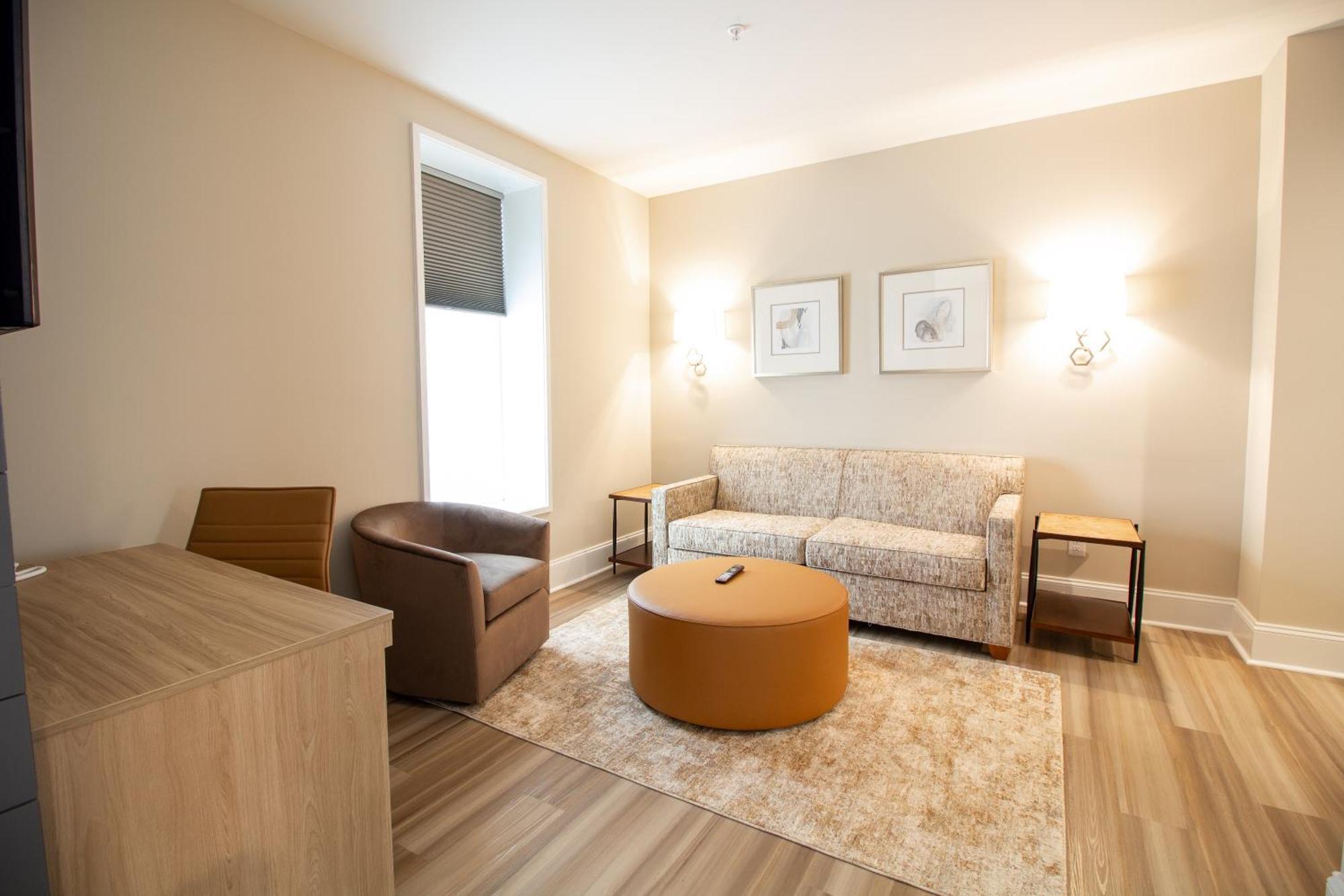 Bask At Big Rock Landing Hotel 3*