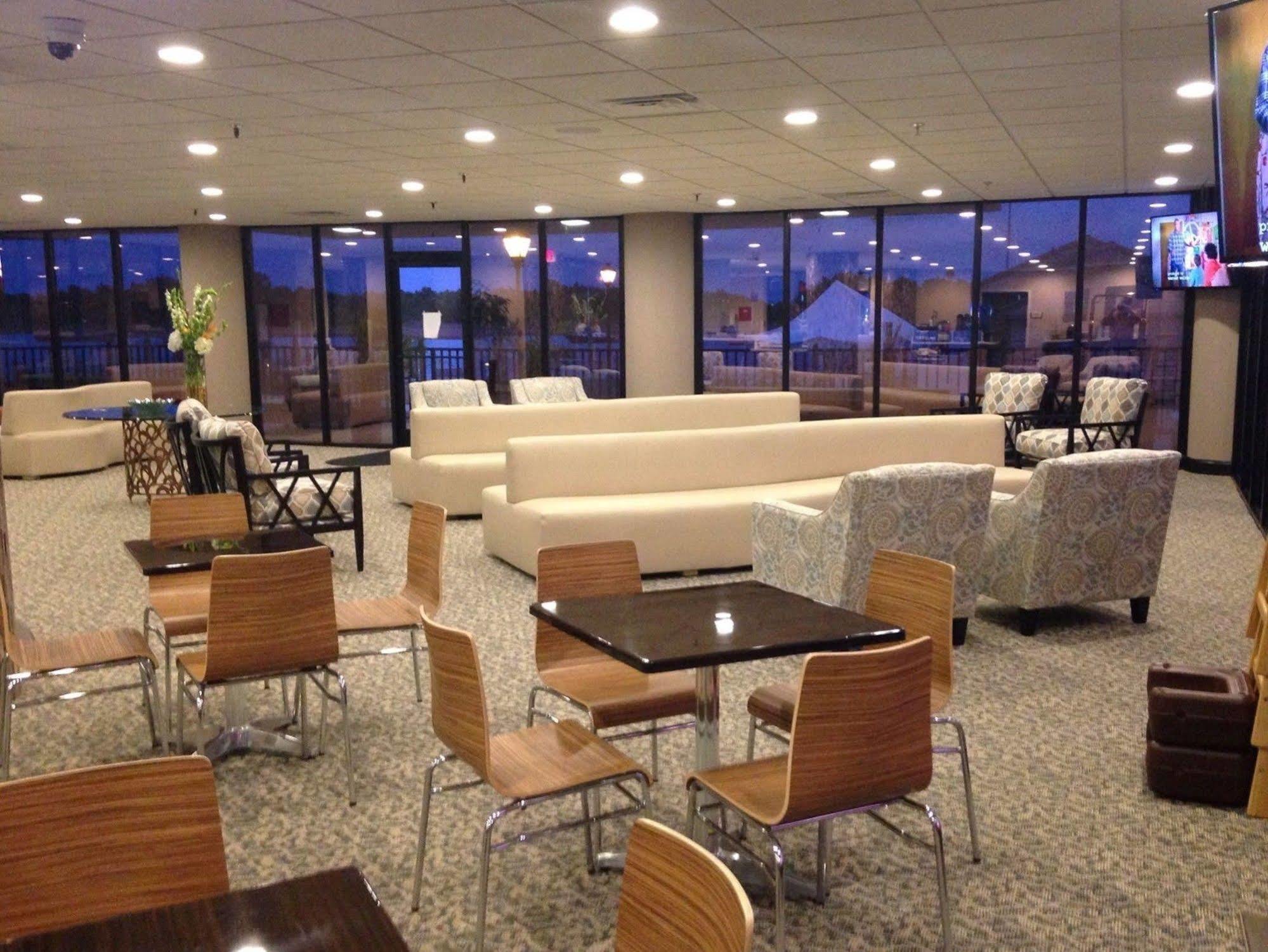 Bask At Big Rock Landing Hotel 3*